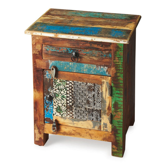 Butler Specialty Accent Chest, Artifacts